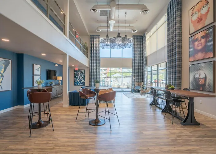 The Luxe Lookout Balcony Pool Sleeps 4 * Tempe