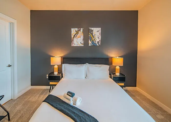 Apartment The Luxe Lookout Balcony Pool Sleeps 4