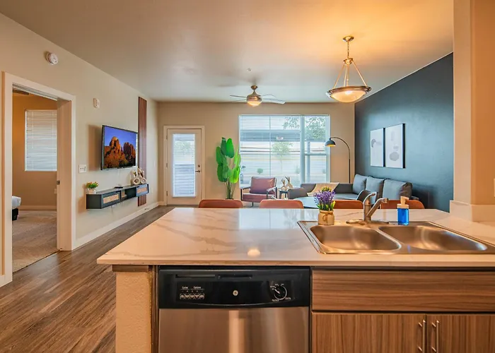 The Luxe Lookout Balcony Pool Sleeps 4 Apartment Tempe