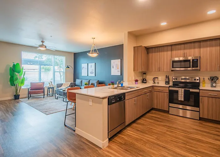 The Luxe Lookout Balcony Pool Sleeps 4 * Tempe