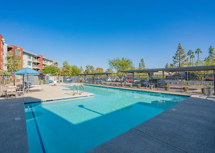 Apartment The Luxe Lookout Balcony Pool Sleeps 4 Tempe